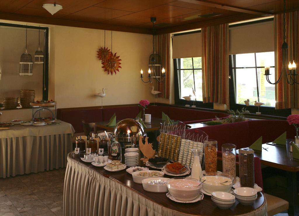 Hotel Johannes-Zeche Illmitz Bagian luar foto