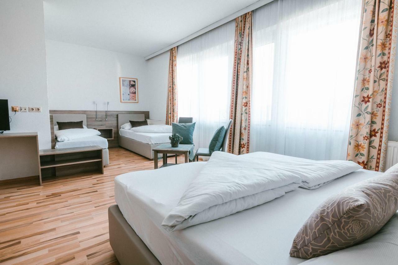 Hotel Johannes-Zeche Illmitz Bagian luar foto